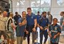 Com apoio da torcida e reforços na delegação, Grêmio chega a Campinas para jogo contra o Guarani