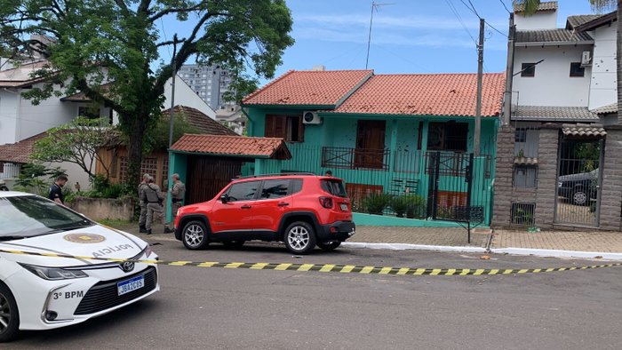 Área está isolada para o trabalho da perícia - Foto: Ronaldo Bernardi / Agência RBS