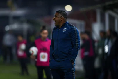 Roger Machado em Grêmio e Brusque<!-- NICAID(15153441) -->