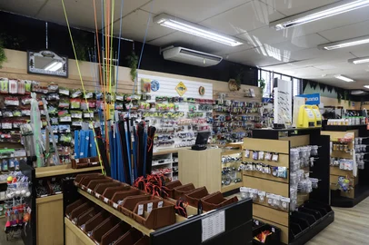 CAXIAS DO SUL, RS, BRASIL. 27.06.2025. A ECONOMIA DO TEMPO LIVRE: Como hobbies e atividades de lazer podem gerar renda extra e melhorar a qualidade de vida. Vamos falar com pessoas que transformaram paixões em negócios ou fontes de renda, promovendo bem-estar e autonomia financeira. Case da loja Samburá. Marcos Antonio Bagatini, 64. Sócio-proprietário e fundador.Indexador: Bruno Todeschini<!-- NICAID(16069591) -->