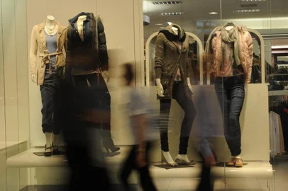 Consumo de roupas de inverno no comércio<!-- NICAID(6997347) -->