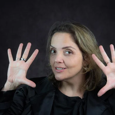 Lançamento do novo livro da atriz, diretora e dramaturga Lisiane Berti que será dia 11 em Canela e dia 27 em Porto Alegre. <!-- NICAID(15314251) -->