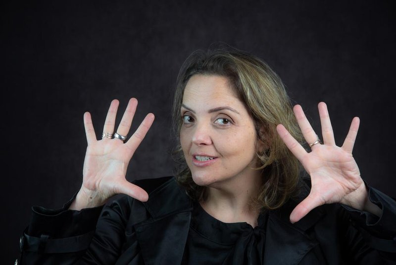 Lançamento do novo livro da atriz, diretora e dramaturga Lisiane Berti que será dia 11 em Canela e dia 27 em Porto Alegre. <!-- NICAID(15314251) -->