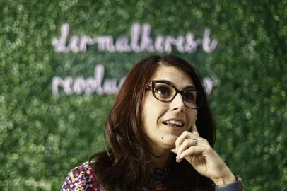 PORTO ALEGRE, RS, BRASIL - 2024.11.06 - Entrevista com Manuela d'Ávila na sede do Instituto E Se Fosse Você, ONG criada por ela para democratizar conteúdo educacional sobre desinformação e violência política de gênero. Manuela declarou recentemente que está de saída do PCdoB, em movimento de novo grupo político a esquerda do PT. (Foto: André Ávila/ Agência RBS)Indexador: Andre Avila<!-- NICAID(15908627) -->