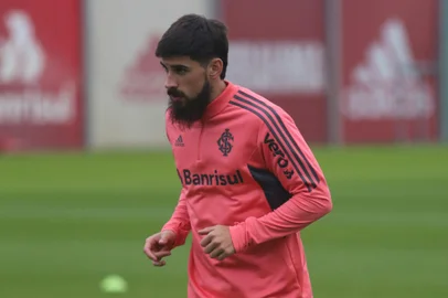 O Colorado trabalha para uma sequência longe de casa no Campeonato Brasileiro. Na tarde desta quarta-feira (1/6), o elenco treinou no CT Parque Gigante e intensificou a preparação para enfrentar o Red Bul Bragantino no fim de semana. Depois, também em São Paulo, o Clube do Povo encara o Santos, dessa vez no litoral paulista.Na foto: Bruno Méndez<!-- NICAID(15112554) -->