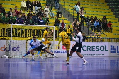 07/07/2024 - Assoeva leva goleada do Corinthians e segue na vice-lanterna da Liga Nacional de Futsal<!-- NICAID(15808770) -->