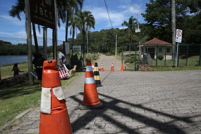 CAXIAS DO SUL, RS, BRASIL (06/02/2021)Decreto municipal de 5 de fevereiro reabre parques fechados e permite permanência dos frequentadores nos locais, mas Cinquentenário e Ecoparque ainda estão fechados; Macaquinhos não recebeu demarcação; Jardim Botânico está aberto para pedestres. Na foto, Jardim Botânico. (Antonio Valiente/Agência RBS)<!-- NICAID(14708684) -->