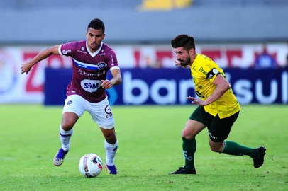 CAXIAS DO SUL, RS, BRASIL, 04/03/2023. Caxias x Ypiranga, jogo válido pela 10ª rodada da primeira fase do Campeonato Gaúcho (Gauchão 2023) e realizado no estádio Centenário. (Porthus Junior/Agência RBS)<!-- NICAID(15366362) -->