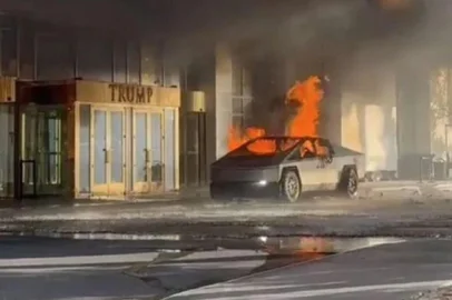 Explosão de caminhonete deixa um morto e sete feridos em frente a hotel de Donald Trump em Las Vegas. A tragédia deixou uma pessoa morta e sete feridas, segundo informações preliminares das autoridades locais.<!-- NICAID(15945634) -->