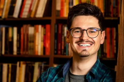 Ronaldo Bueno lança podcast Atraverso, sobre literatura<!-- NICAID(14648683) -->