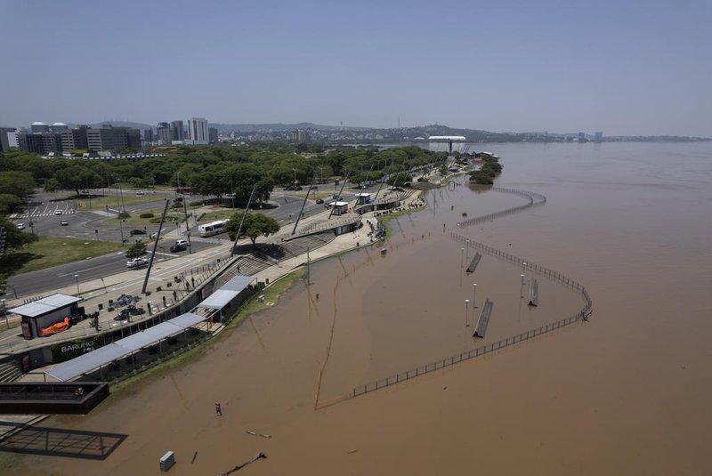 Porto Alegre, RS, Brasil - Chuvas extremas causam alagamento em toda a extensão da orla da capital.<!-- NICAID(15604356) -->
