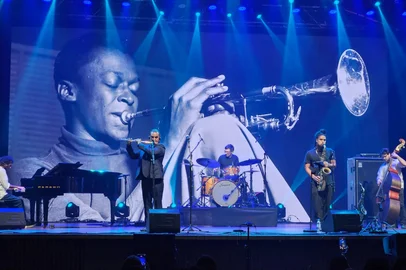 Vai rolar na semana que vem o show do grupo porto-alegrense Kula Jazz em Caxias do Sul. Os caras sobem a Serra para lançar as músicas do novo disco "Oxobi", disponível nas plataformas digitais e também em CD e vinil. O show está marcado para o dia 8 de abril, às 20h, no Teatro Pedro Parenti (Casa da Cultura). Ingressos à venda pelo site Sympla.<!-- NICAID(16006731) -->