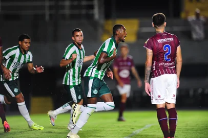 CAXIAS DO SUL, RS, BRASIL, 01/02/2025. Caxias x Juventude, clássico Ca-Ju de número 289. A disputa comemora 90 anos e foi chamada de Clássico da Paz pelos presidentes dos clubes. Jogo é valido pela quarta rodada do Campeonato Gaúcho 2025 (Gauchão SuperBet) e realizado no estádio Centenário. (Porthus Junior/Agência RBS)<!-- NICAID(15967146) -->