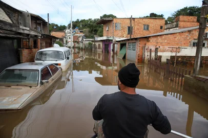 PORTO ALEGRE, RS, BRASIL, 17-05-2024: Alagamento na Vila dos Sargentos, Bairro Serraria. FOTO: DUDA FORTES, AGÊNCIA RBS<!-- NICAID(15766757) -->