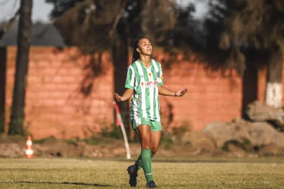 Fernando Alves / EC Juventude/Divulgação Grazi Oliveira, lateral do Juventude, na disputa do Gauchão Feminino.<!-- NICAID(15221270) -->