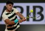 Alcaraz passa sufoco, supera bósnio e segue em Roland Garros