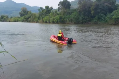 Buscas a caxiense desaparecido no Rio Caí, em Vale Real, seguem nesta terça<!-- NICAID(14894945) -->