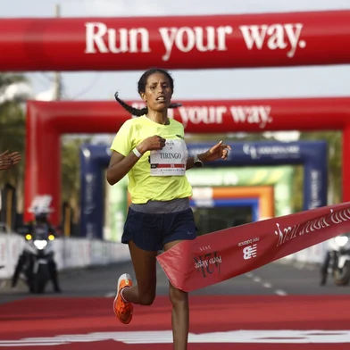 Tiringo Mulu, da Etiopia, vence a Maratona de Porto Alegre<!-- NICAID(16025206) -->