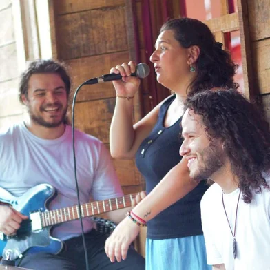 Ocupa Quindim celebra a primavera com a Banda Flor da Areia apresentando show com repertório de música brasileira da melhor qualidade, para festejar a estação mais florida do ano no dia 12/11, às 15h<!-- NICAID(15261165) -->