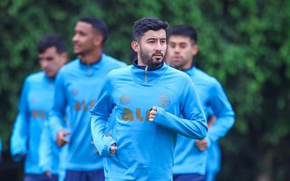 RS - FUTEBOL/TREINO GREMIO 2024/ ESPORTES - Jogadores do Gremio realizam treino durante a manha desta terca-feira, no Villa Deportiva Nacional, em Lima, na preparaÃ§Ã£o partida valida pela Copa Sul Americana 2025. Na foto, Villasanti. FOTO: LUCAS UEBEL/GREMIO FBPA<!-- NICAID(16092978) -->