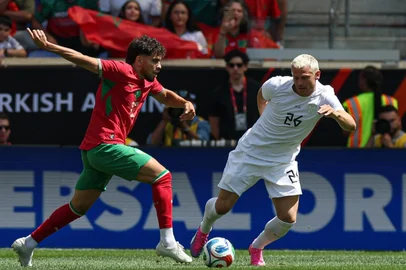 HARRISON, NEW JERSEY - JUNE 7: Abde Ezzalzouli #17 of Morocco plays the ball against Julian Ryerson #26 of Norway during the international friendly match at Red Bull Arena on June 7, 2026 in Harrison, New Jersey.   Vincent Carchietta/Getty Images/AFP (Photo by Vincent Carchietta / GETTY IMAGES NORTH AMERICA / Getty Images via AFP)<!-- NICAID(16302902) -->