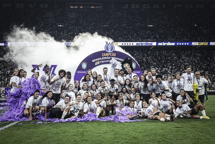 Corinthians vence de virada a Ferroviária e é campeão do