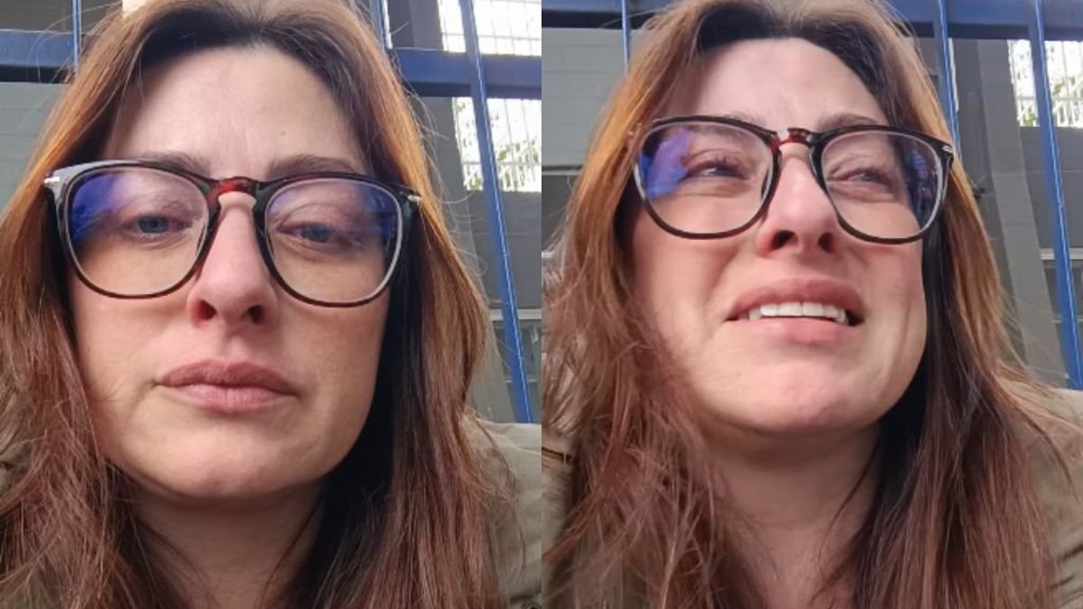 alunos colocam vidro no copo da professora