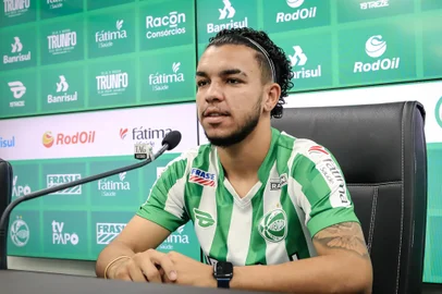 Juventude apresenta lateral-esquerdo Moraes, 24 anos<!-- NICAID(14995807) -->