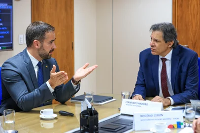Reunião do governador Eduardo Leite com ministro da Fazenda, Fernando Haddad, em Brasília. Foto: Gustavo Mansur/Palácio Piratini<!-- NICAID(15699286) -->