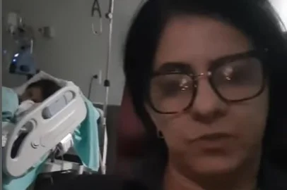 Adriana Silva Medeiros e a filha, Thais Medeiros, ao fundo. Jovem teve reação alérgica após cheirar pote de pimenta