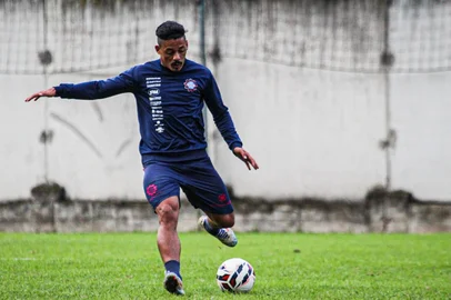 Meia Tomas Bastos em treinamento no CT Baixada Rubra.<!-- NICAID(16065536) -->