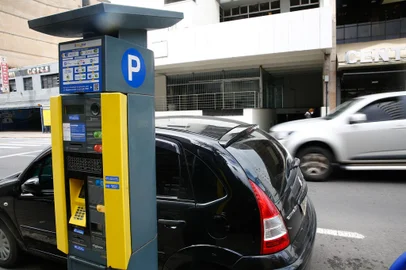 14/09/2022 - PORTO ALEGRE, RS -  Prefeitura deve anunciar mudanças na área azul de estacionamentos. Foto Jonathan Heckler / Agência RBS<!-- NICAID(15205683) -->