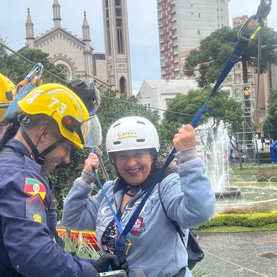 Atividade gratuita segue durante a tarde com apoio do Corpo de Bombeiros; programação que incentiva para a realização de exercícios físicos iniciou às 00h01min desta quarta feira com corrida noturna de 3,5km no centro de Caxias.<!-- NICAID(16047123) -->