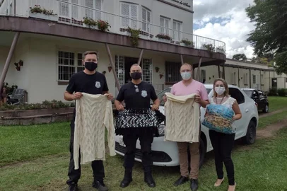 Apanhador realiza doação ao Lar da Velhice. Entrega ocorreu nesta quinta-feira<!-- NICAID(15038731) -->