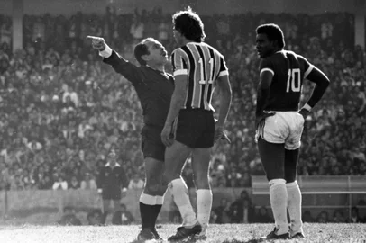 Campeonato gaúcho de 1977, grenal 2x1 (da pauleira)#Envelope: 122180#Pasta: 531521#Caixa: 632<!-- NICAID(12908528) -->