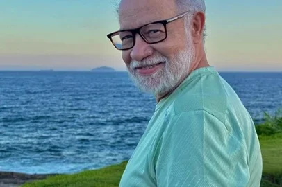 Morreu na sexta-feira (9), aos 72 anos, em Brasília, o jornalista Edson Gomes Chaves Filho, conhecido no meio profissional como "Chavinho". Ele enfrentava um câncer de pâncreas havia quase dois anos. A informação foi confirmada por familiares.<!-- NICAID(16202399) -->