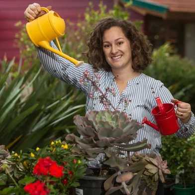 A engenheira agrônoma Vânia Chassot Angeli dá dicas para cuidar das plantas no calor