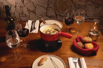 fondue, gramado, serra gaúcha, destemperados<!-- NICAID(15487082) -->