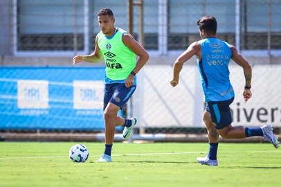 Gustavo Martins<!-- NICAID(16003265) -->