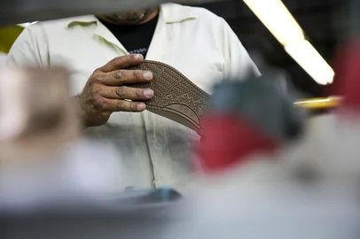IVOTI, RS, BRASIL, 21-07-2017. Mercado de trabalho no RS. O setor da indústria calçadista é a que está contratando mais no RS. (FOTO: ANDERSON FETTER/AGÊNCIA RBS)Indexador: Anderson Fetter<!-- NICAID(13045649) -->