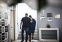 Torcedor do Inter que invadiu o campo com a filha é indiciado pela Polícia Civil