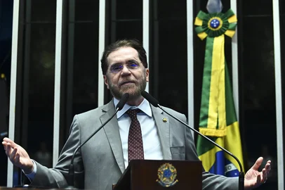 Senador Plínio Valério em discurso na tribuna do Senado no dia 20/03/2025.<!-- NICAID(16000220) -->