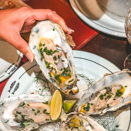 Chef Julio Cefis Sardiñas , sardiñas , destemperados , frutos do mar , porto alegre , Sardiñas antepastos de mini lulas , croquetas de jamon , damasco com aliche, ostra in natura<!-- NICAID(16208132) -->