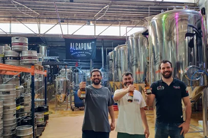 AL Capone Cervejaria<!-- NICAID(15874927) -->