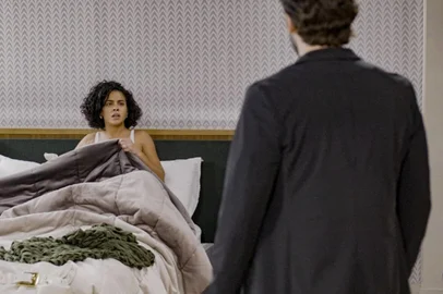 A semana em Vale Tudo promete mexer com o rumo da trama. No capítulo desta quinta-feira (21), Afonso (Humberto Carrão) descobrirá a traição de Maria de Fátima (Bella Campos) e colocará um ponto final no casamento.<!-- NICAID(16105787) -->