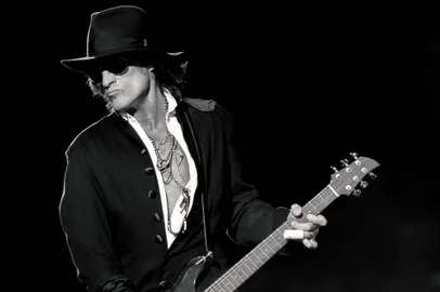 Joe Perry<!-- NICAID(15148467) -->