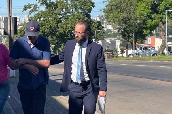 Motorista que fugiu ap&oacute;s acidente que matou professora na RS-153 se apresenta &agrave; pol&iacute;cia