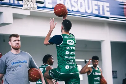 Basquete - União Corinthians. Na foto, Treino do União Corinthians para o NBB 16.  Foto: Vinicius Molz Schubert/ União Corinthians / DivulgaçãoIndexador: VINICIUS MOLZ SCHUBERT<!-- NICAID(15576329) -->