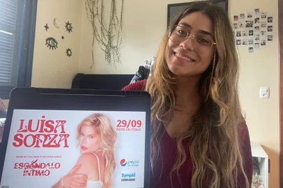 Ana Letícia Martins de Souza é fã de Luísa Sonza <!-- NICAID(15554412) -->