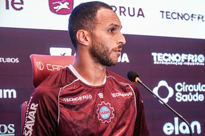 Apresentação de Marcelo Freitas, novo volante do Caxias para 2026<!-- NICAID(16241362) -->